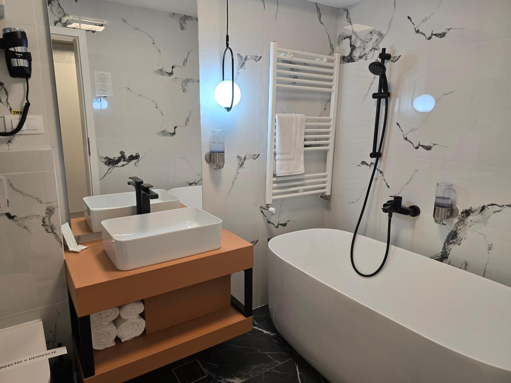 Visan Monarc Boutique Aparthotel - Self Check-In מראה חיצוני תמונה