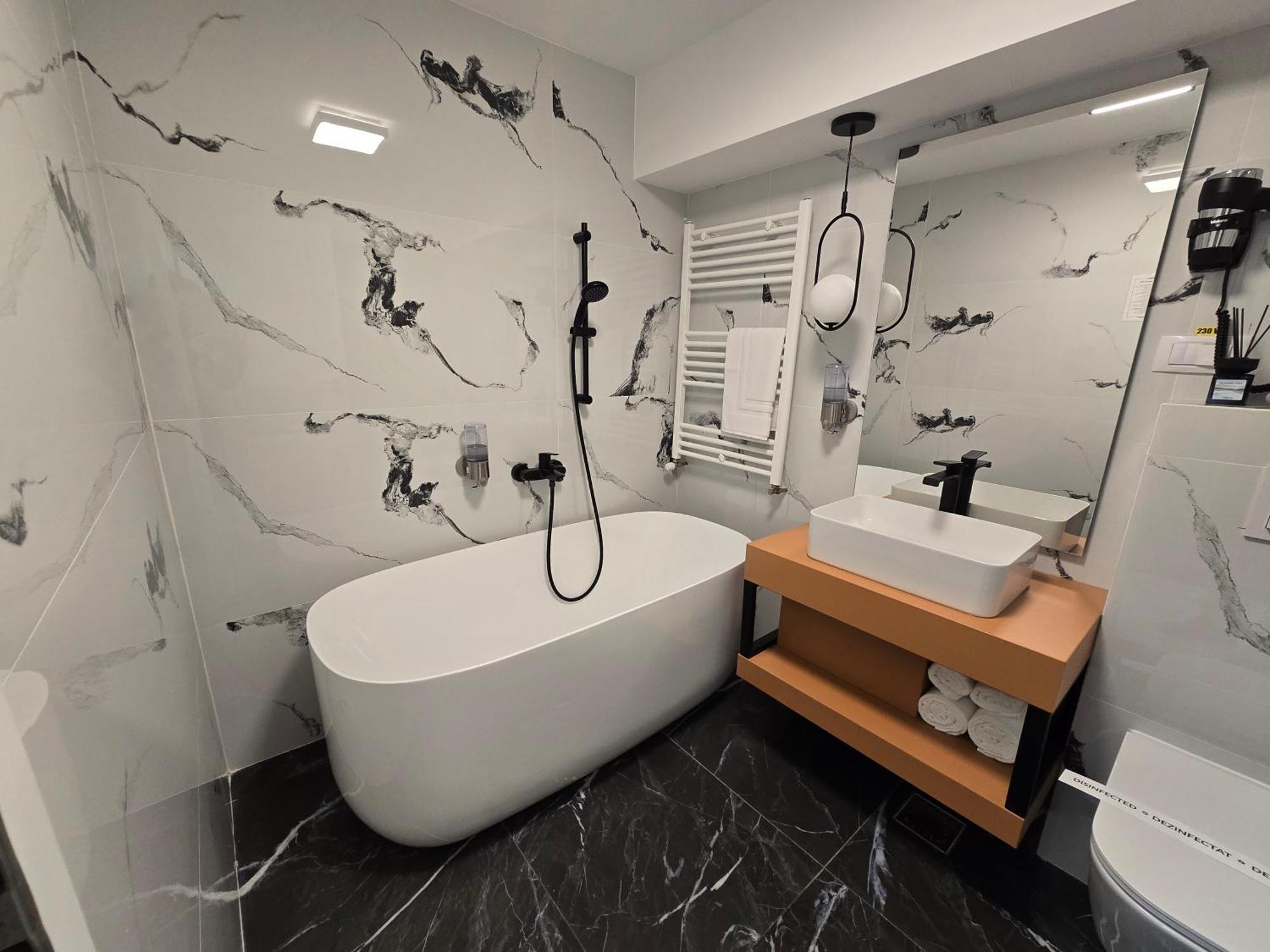 Visan Monarc Boutique Aparthotel - Self Check-In מראה חיצוני תמונה